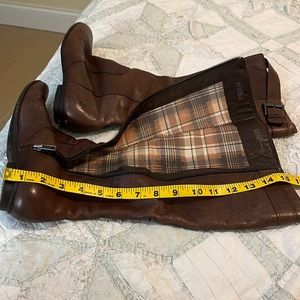 Born dark brown/reddish burgundy colored leather boots size eight.